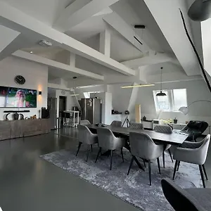 https://6-zimmer-maisonette-penthouse-pool-dachterasse-luxus.getmunichhotels.com